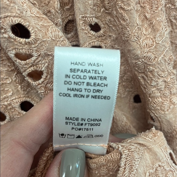 FATE Pink Puff Sleeve Eyelet Top SzL - Picture 7 of 7